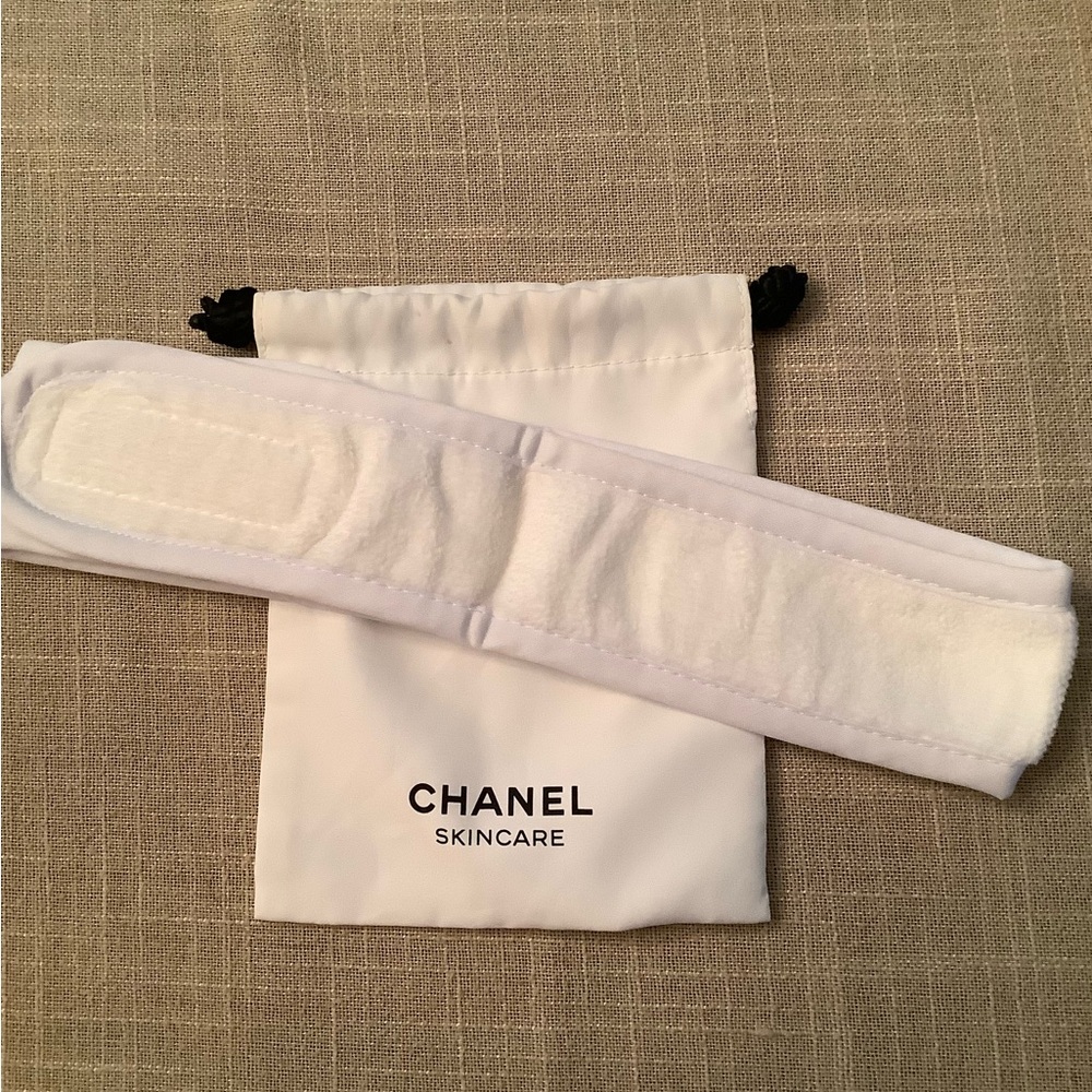 CHANEL White Adjustable Terry Cloth Spa Headband & Bag